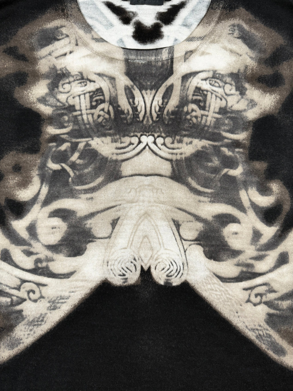 Alexander McQueen AW2010 “An Bailitheoir Cnámh” Tribal Skeleton Tattoo Knit